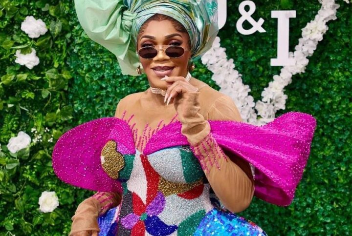 UZ Fashion Vibrant and Artistic Aso Ebi